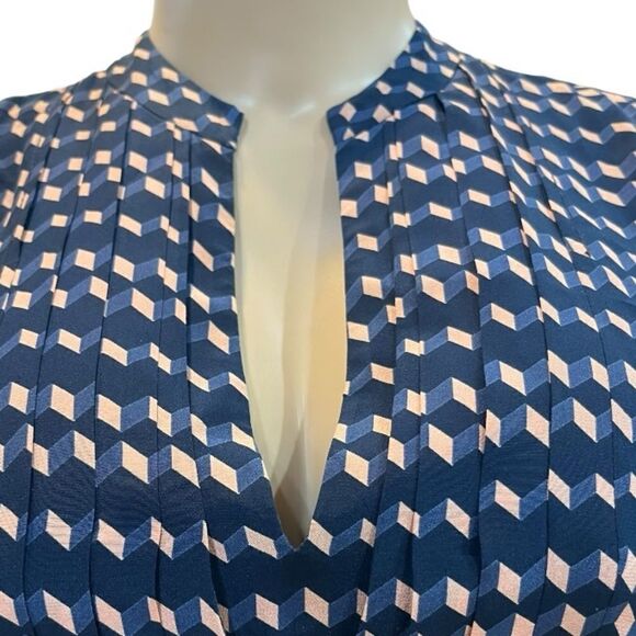 Elegant Blue Patterned Dress - Picture 7 of 14